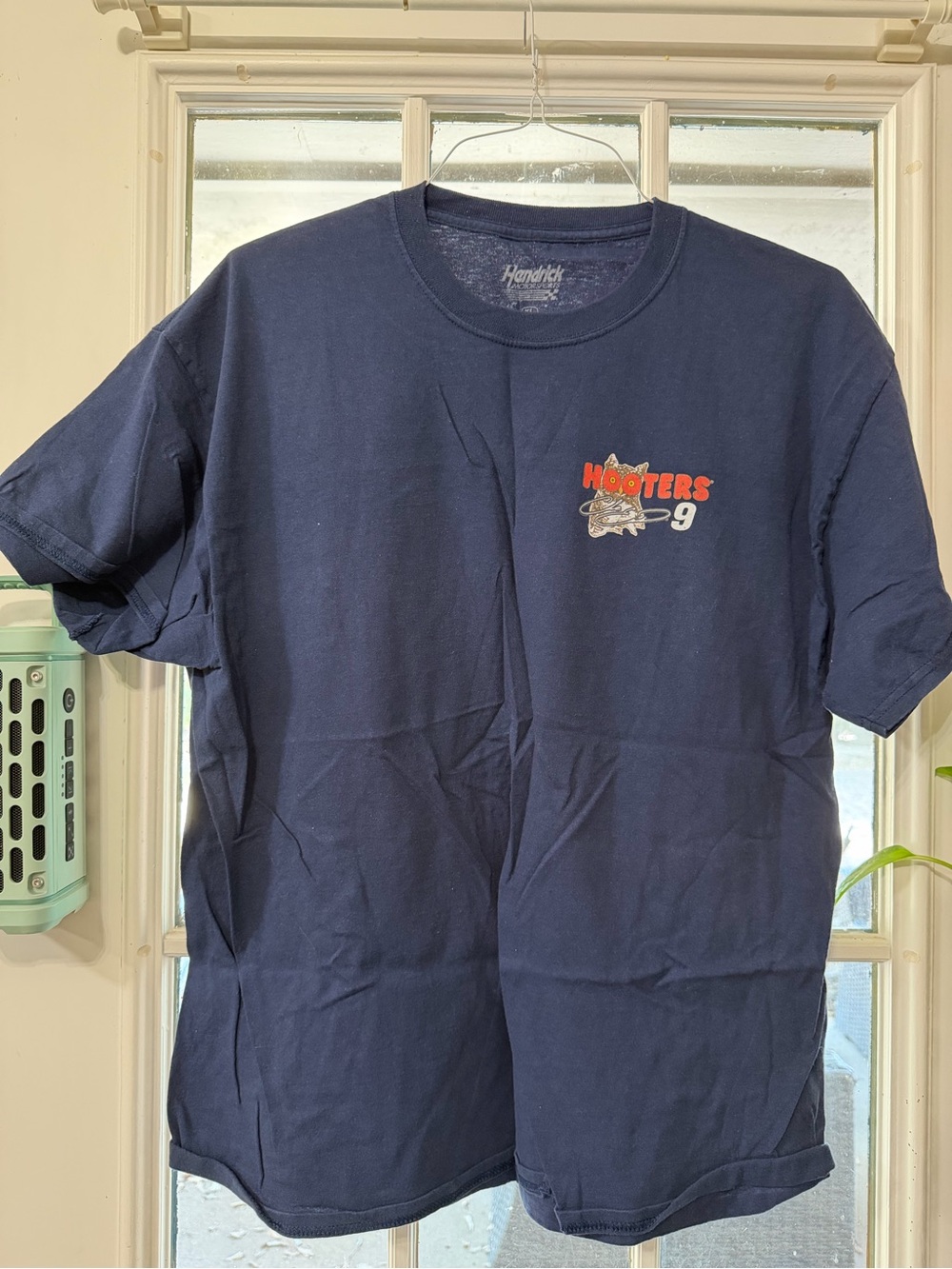 Chase Elliott #9 Hooters NASCAR Hendrick Motorsports T-Shirt XL